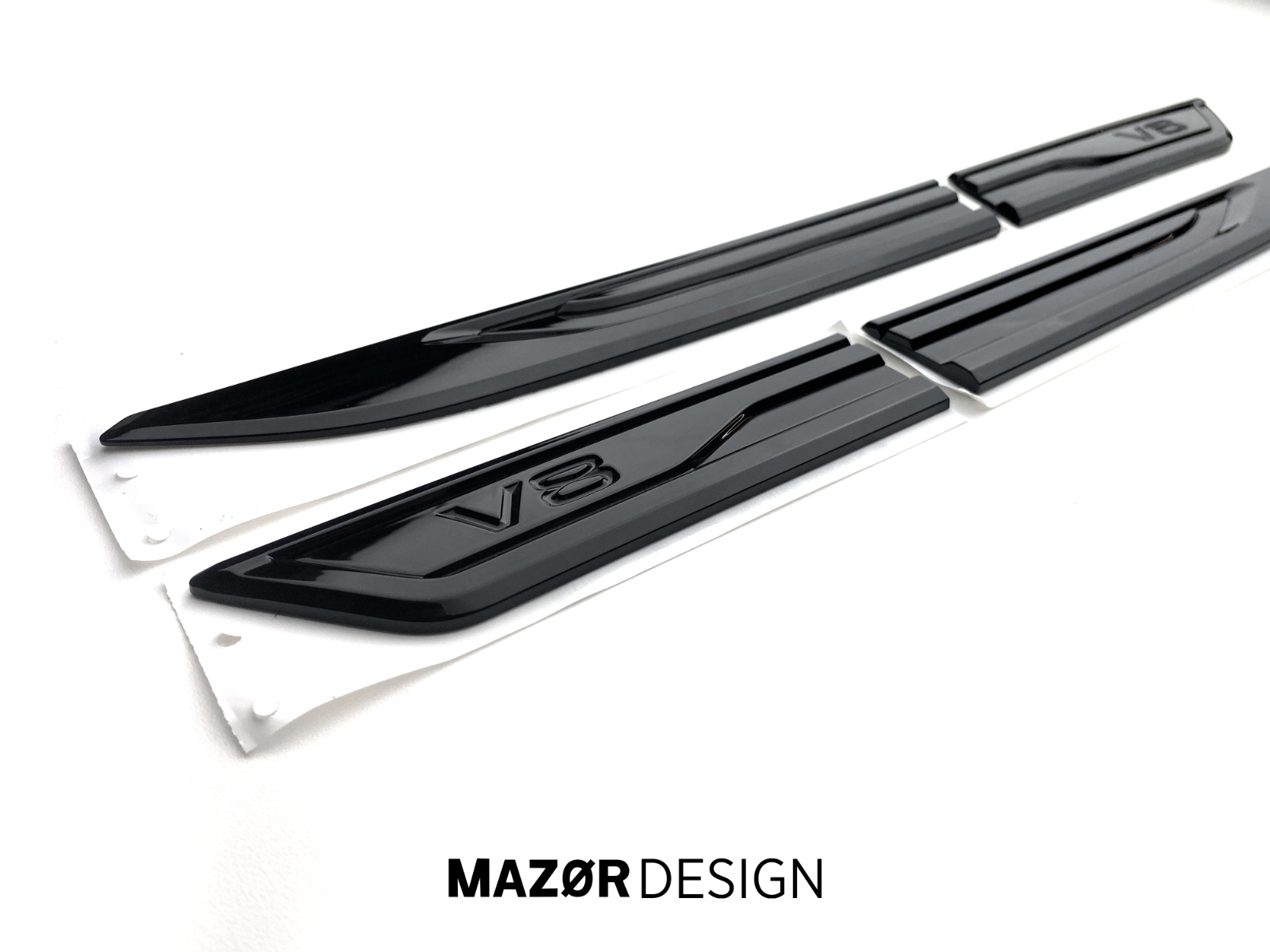 VW Touareg 3 - V8 Emblem Seite Schwarz Glanz