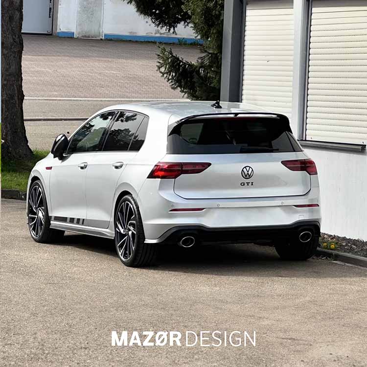 VW Golf 8 - Emblem Hinten Schwarz Glanz Reflexsilber Metallic LA7W