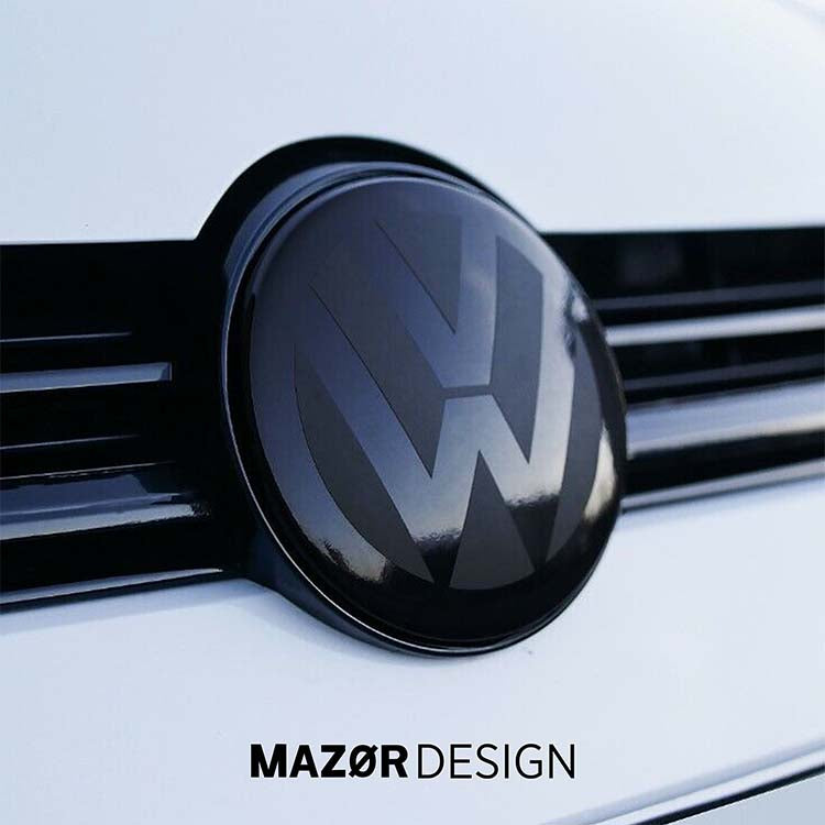 VW Golf 7 Facelift - Emblem Vorne Schwarz Glanz