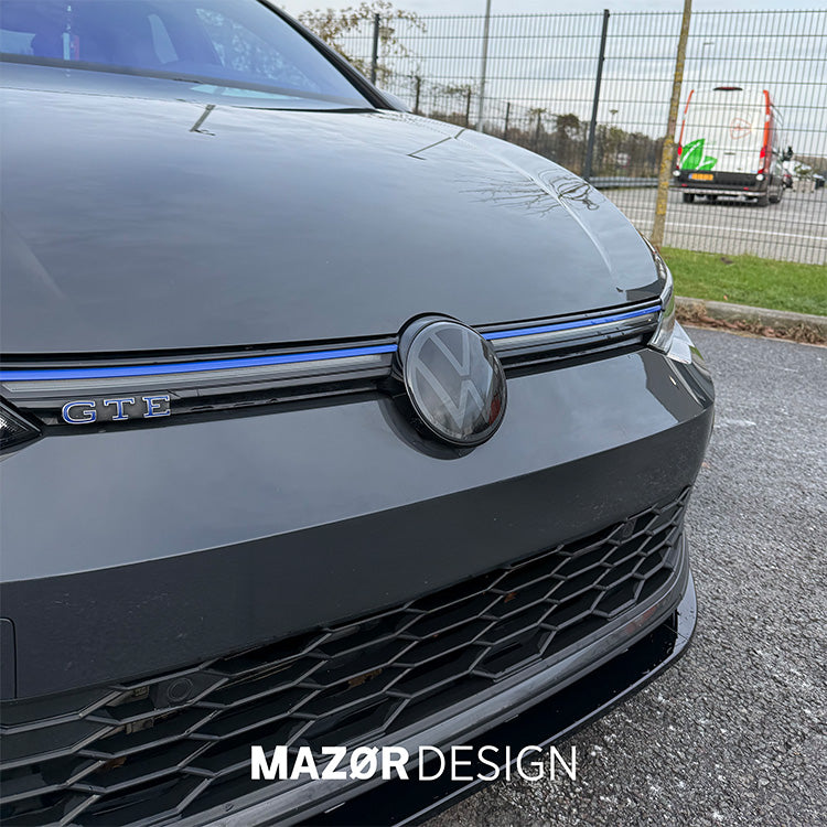 VW Golf 8 - Emblem Vorne Schwarz Glanz & Uranograu LI7F