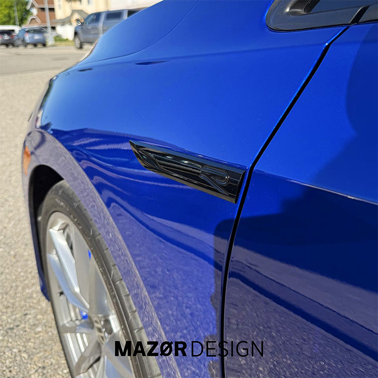 VW Golf 8 - R Emblem Seite Kotflügel Plakette Schwarz Glanz