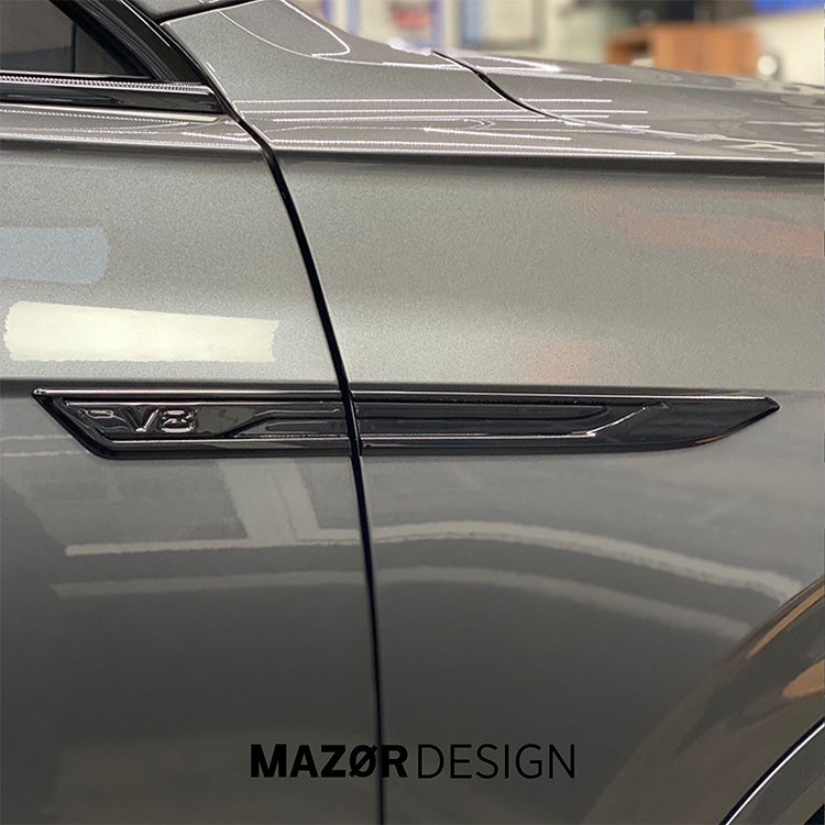 VW Touareg 3 - V8 Emblem Seite Schwarz Glanz